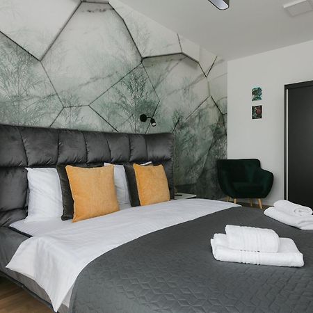 The Forest - Luxe Central Apt With Free Secured Parking Braşov Exterior foto